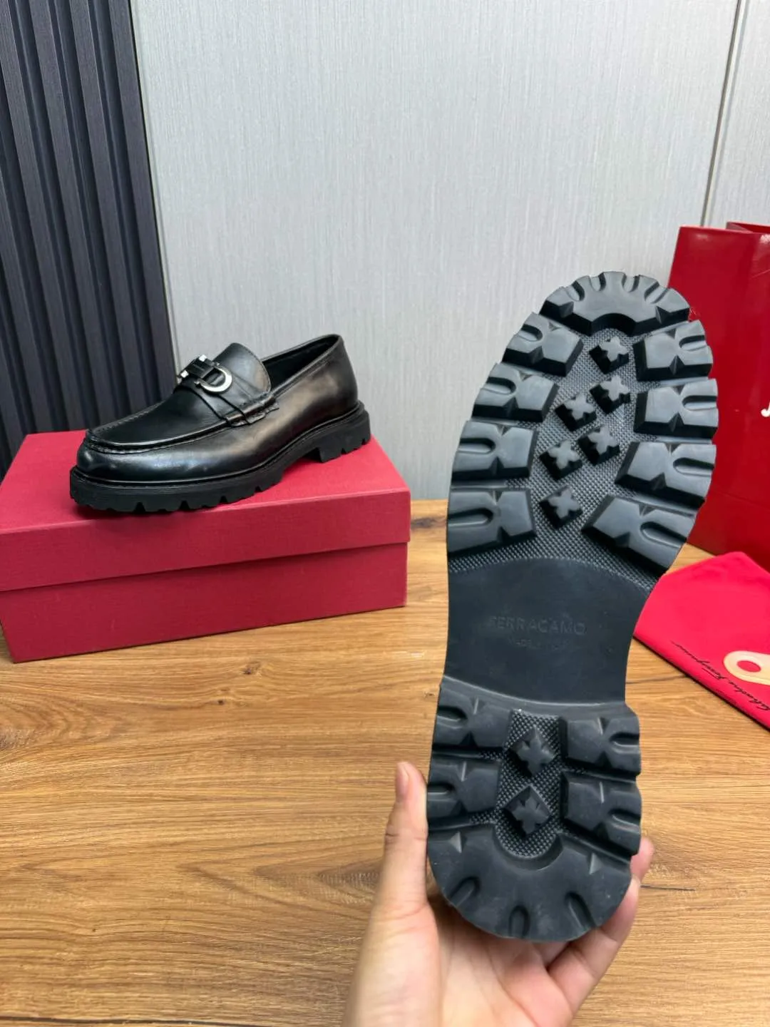 Men's shoes 💰880💰 Ferragamo. [Ferragamo] men's thick-soled loafers, the latest hot style, 1:1 original purchase quality, top quality, imported open-edge beaded cowhide leather on the upper, hand-made three-dimensional stitching highlights the round toe design, the inner foot pads are all imported cowhide, with original lightweight foam outsole, matching code 39-44, (38, 45 custom-made, non-refundable)